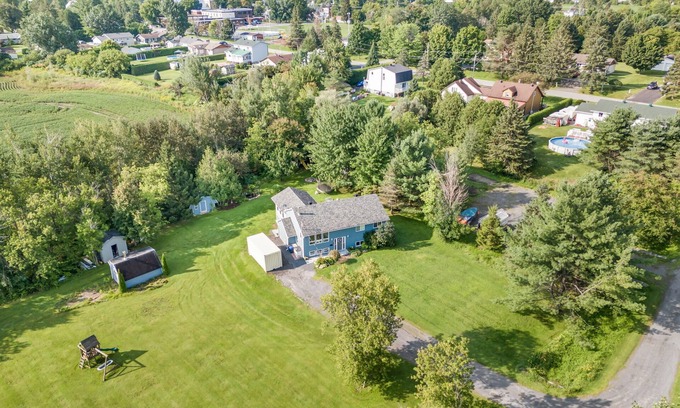 Bourget House | Cozy Countryside Retreat