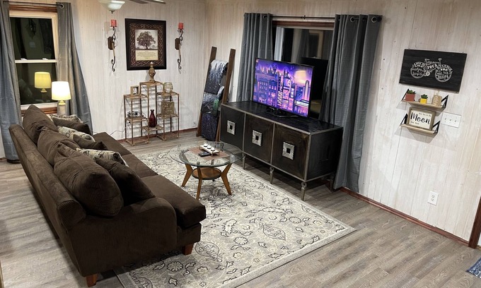 Hulbert Cabin | Cozy Country Cabin in the woods.