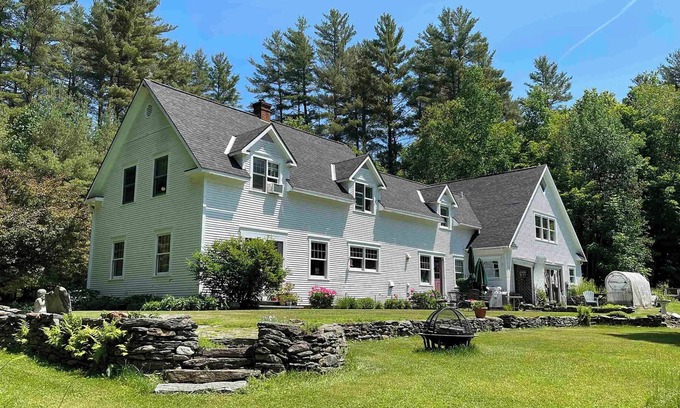 Waitsfield House | Cozy country cape w/sunny terrace & pond