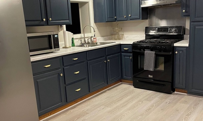 Houma House | Cozy Country Cottage located minutes from hospitals and Downtown Houma