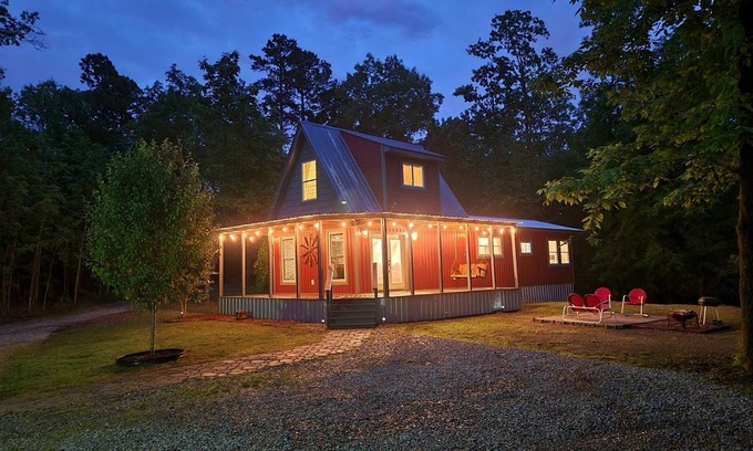 Royal Cottage | Cozy Country Cottage - Minutes From Lake Ouachita