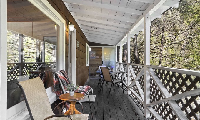 Galice Cottage | Cozy, Country Cottage Near the Rogue River