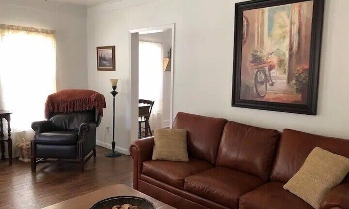 Roanoke House | Cozy Country Farm House in North Keller