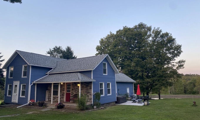 Rushville Other | Cozy Country farmhouse with Hot Tub