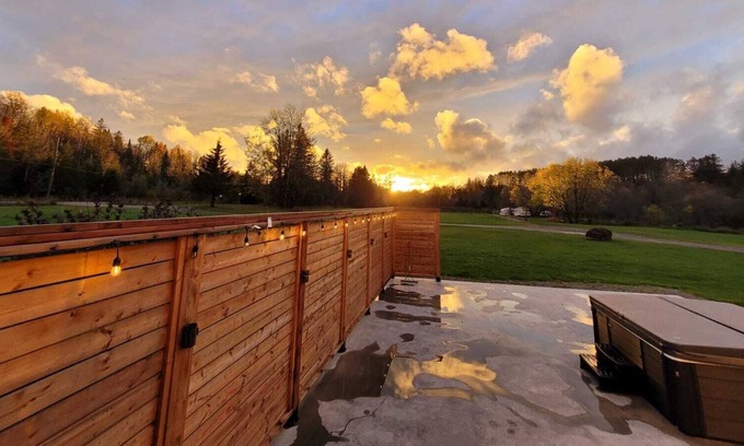 Arundel Other | Cozy country home w/hottub and sauna.