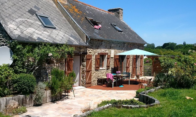 Yvias House | Cozy country home with garden in a quiet location, 10 km from the beach
