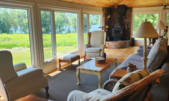 Hampstead House | Cozy country house with water front views.