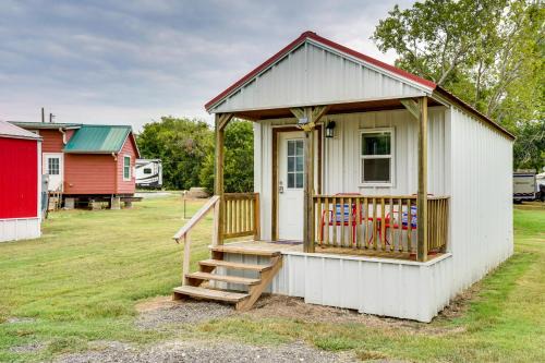 Slidell Apartment | Cozy Country Living Cabin in SlidellandDecatur!