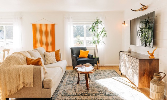 Crescent City Apartment | Cozy country retreat 5 minutes from the beach and redwoods.