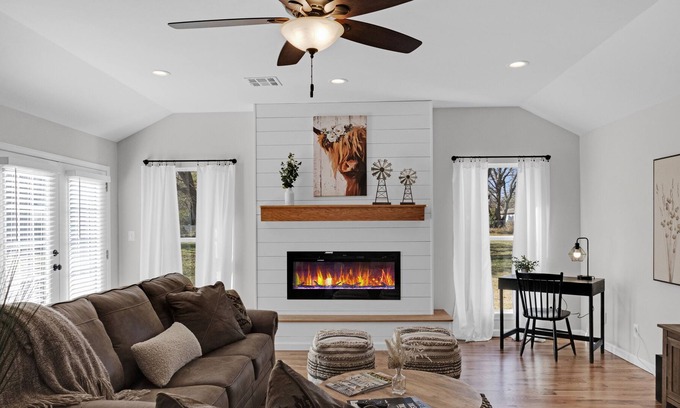 Tulsa House | Cozy Country Retreat Just Outside The City