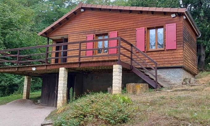 Jenzat Cottage | Cozy country retreat with terrace and garden
