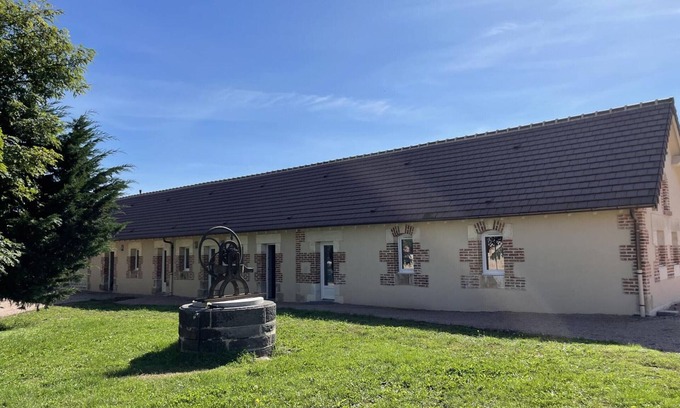 Thiel-sur-Acolin Cottage | Cozy Countryside Getaway: 2-BR, Terrace, Close to Le Pal, Fully Equipped