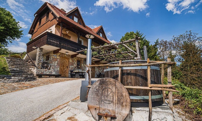 Krsko Villa | Cozy Countryside Retreat Villa with Hot-Tub - Two Bedroom Villa with Hot Tub