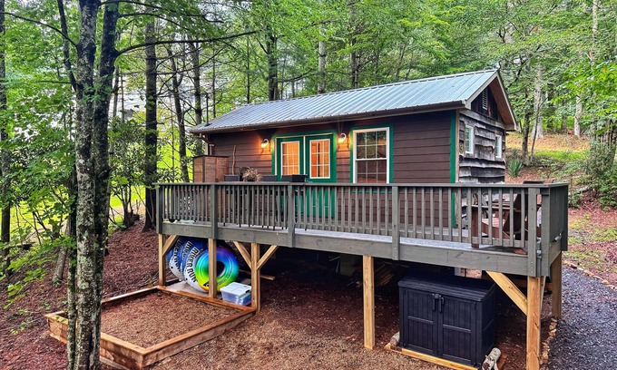 Jefferson Cabin | Cozy Couples Cabin, 10 min from West Jefferson