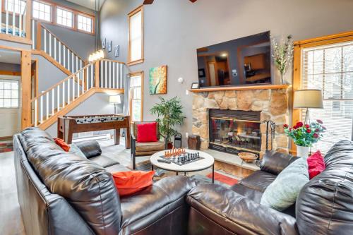 Tannersville House | Cozy Cove Near Waterparks, Zip Line, Ski and More