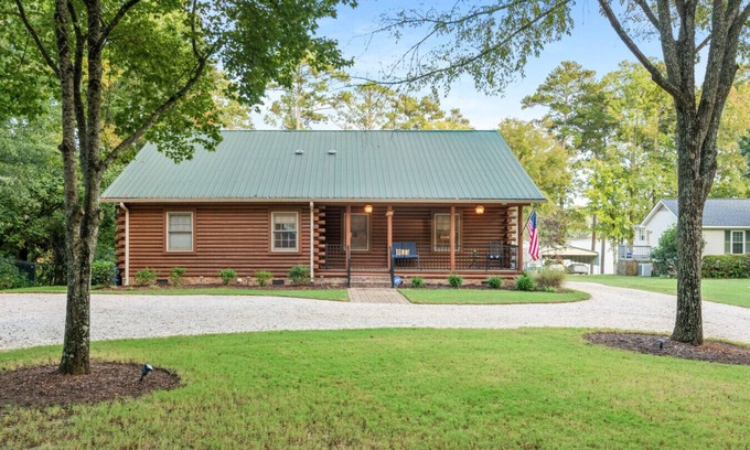 Prosperity House | Cozy Cove with HOT TUB Firepit SUPs and More