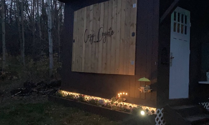 Division No. 11 Ski Chalet | Cozy Coyote Chalet Pet friendly off grid n25 mins from downtown Edmonton
