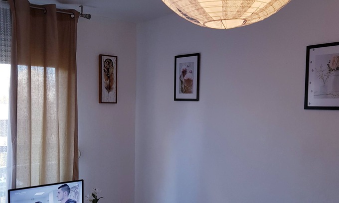 Dijon Apartment | Cozy cozy apartment with large balcony