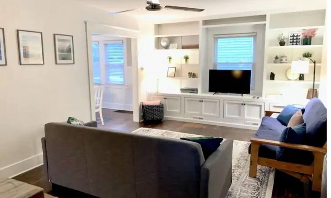 Fort Wayne House | Cozy Craftsman ‘05 near downtown | Pet Friendly!