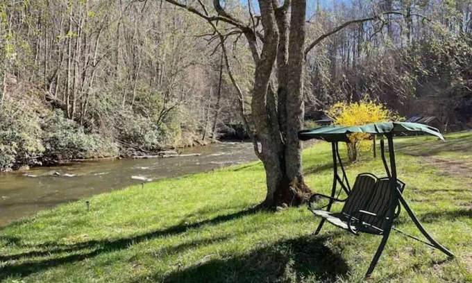 Dugspur Cabin | Cozy creek side cabin. Pet Friendly. Single Story, with ramp at entry