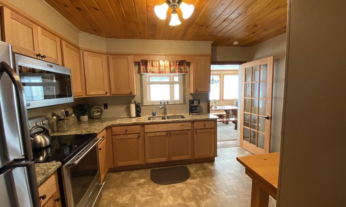 New Tripoli Cabin | Cozy Creekside Cabin -Lehigh Valley/Allentown