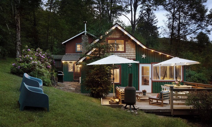 Shandaken Cabin | Cozy Creekside Charmer: Ski Cabin minutes to Phoenicia, Woodstock