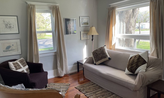 Rosthern Cottage | Cozy Creekside cottage offering a quiet rural prairie town experience