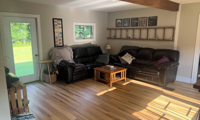 Madrid House | Cozy creekside retreat- 2mi to St. Lawrence River, 15mi to local Universities