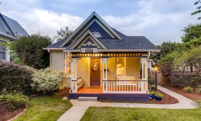 Sloan Lake House | Cozy Creole Cottage by Sloan's Lake.