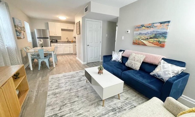 Durham Apartment | * Cozy Crib * Pet Friendly * King Bed *