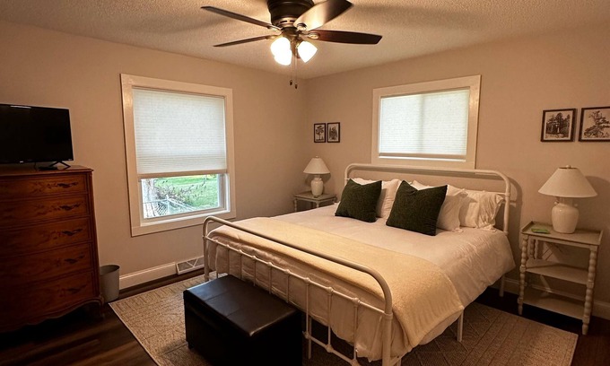 Crosby Cottage | Cozy Crosby Cottage