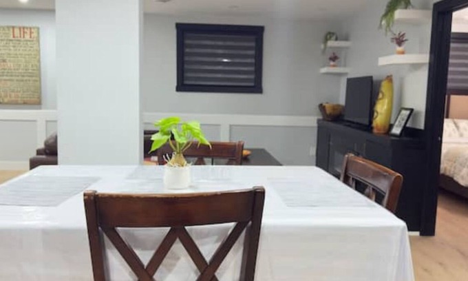 Southeast Calgary House | Cozy Cue Retreat I 2 BR
