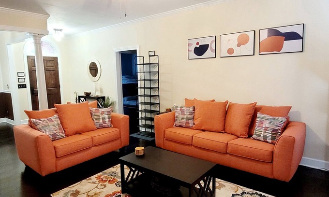 Huntcliff House | Cozy Cul-De-Sac Retreat designed for total comfort and rejuvenation