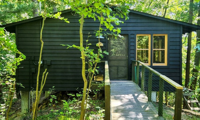 Shelby Cottage | Cozy, cute, clean cottage near Lake Michigan