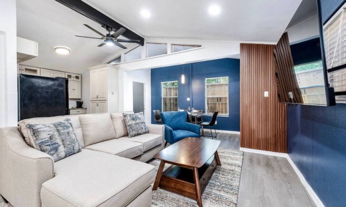 Cypress House | Cozy & Cute Home|2BD/1BR
