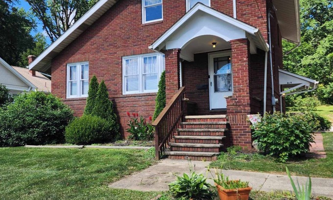 Wooster House | Cozy, cute home close to College of Wooster and Amish Country, Ohio