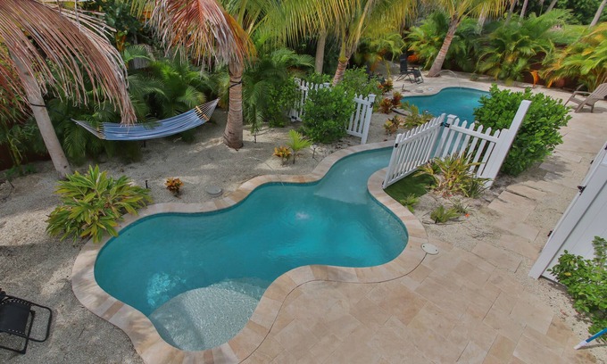 Holmes Beach Villa | Cozy 'Day' Side Cottage with Heated Pool Pet Friendly No size restrictions