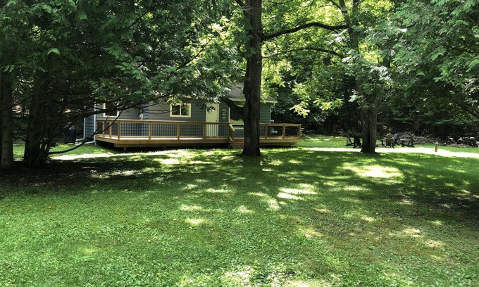 Algonquin Highlands Cabin | Cozy Deeded Access Cabin on Pristine 5 Chain Lake (Maple Lake)