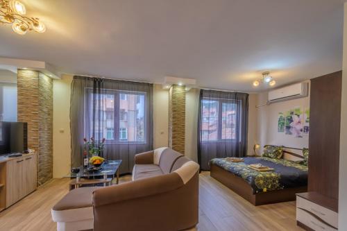 Varosha Apartment | Cozy & Delightful Apart & AUBG & Free Garage Parking