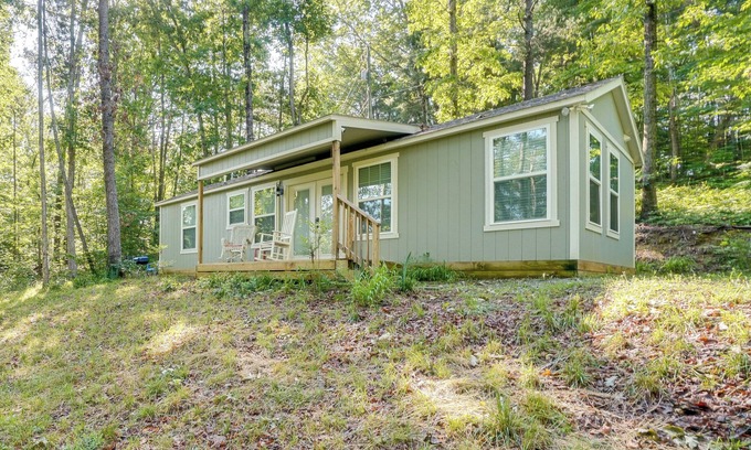 Demorest Cottage | Cozy Demorest Cottage: Fire Pit & Porch