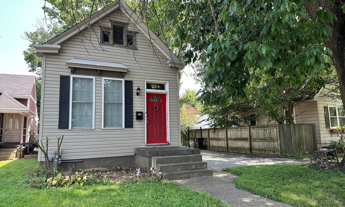 Crescent Hill House | Cozy Derby Homen2 Bedroom Shotgun style home, with Large Adorable Loft