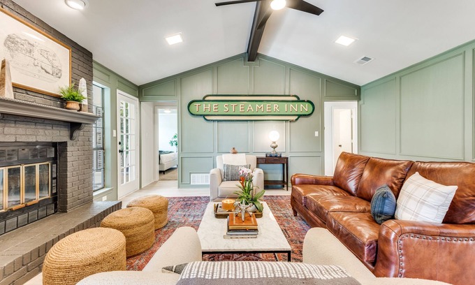 Allen House | Cozy Designer Family Home Arcade, Park, Tennis, Trails, Pickleball and King bed