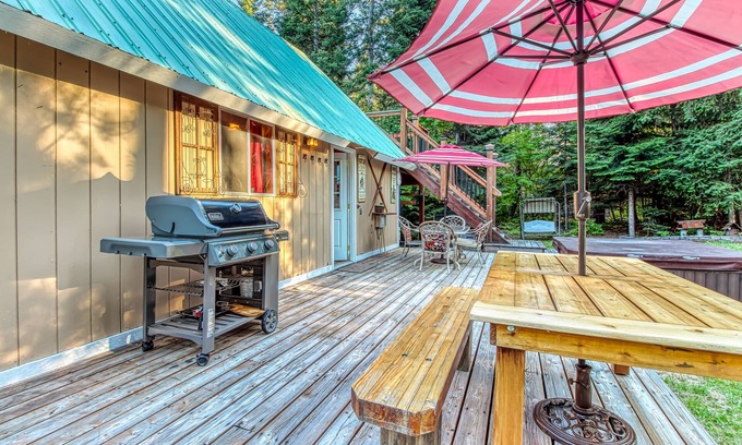 Ardenvoir Cabin | Cozy, dog-friendly woodland cottage with two decks & wood stove