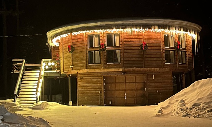 Breckenridge Cabin | Cozy dome cabin in Blue River forest 7 min to Breck. Pet friendly! On bus route!