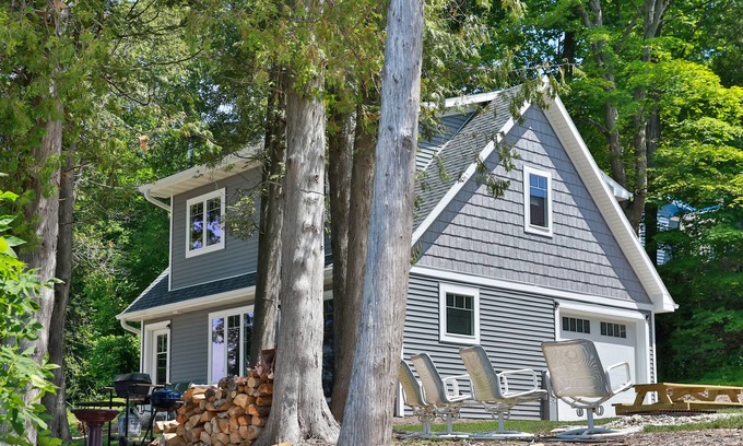 Brussels House | Cozy Door County Beach House with Stunning Sunsets only 35' off the Bay.