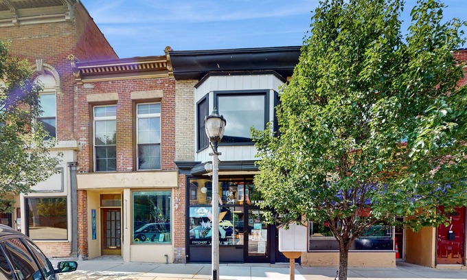 Janesville Apartment | Cozy downtown apartment with full kitchen-centrally located