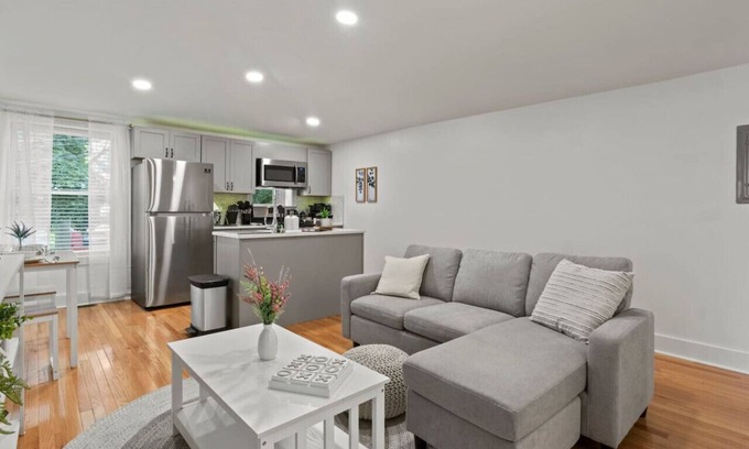 Corn Hill Apartment | Cozy Downtown Apartment - 1BR