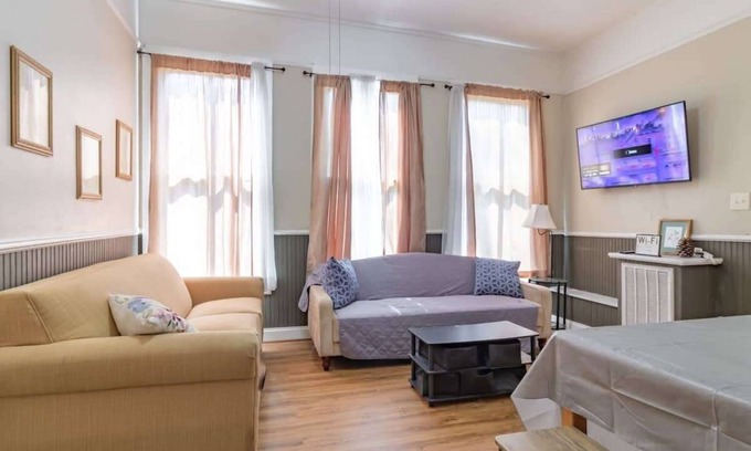 Columbus Apartment | Cozy Downtown Back Unit - The Sunny Southern Manse