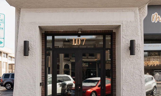 Troy Apartment | Cozy Downtown Gem ~ Sleeps 10