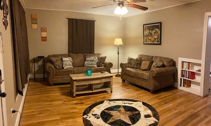 Bryan House | Cozy Downtown Home